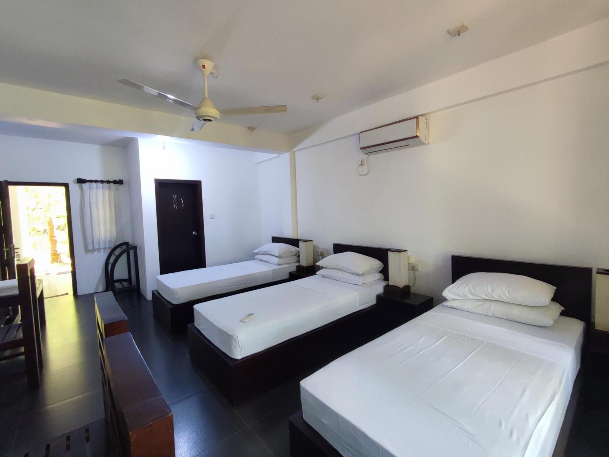 Lakmini Lodge Сигирия Екстериор снимка