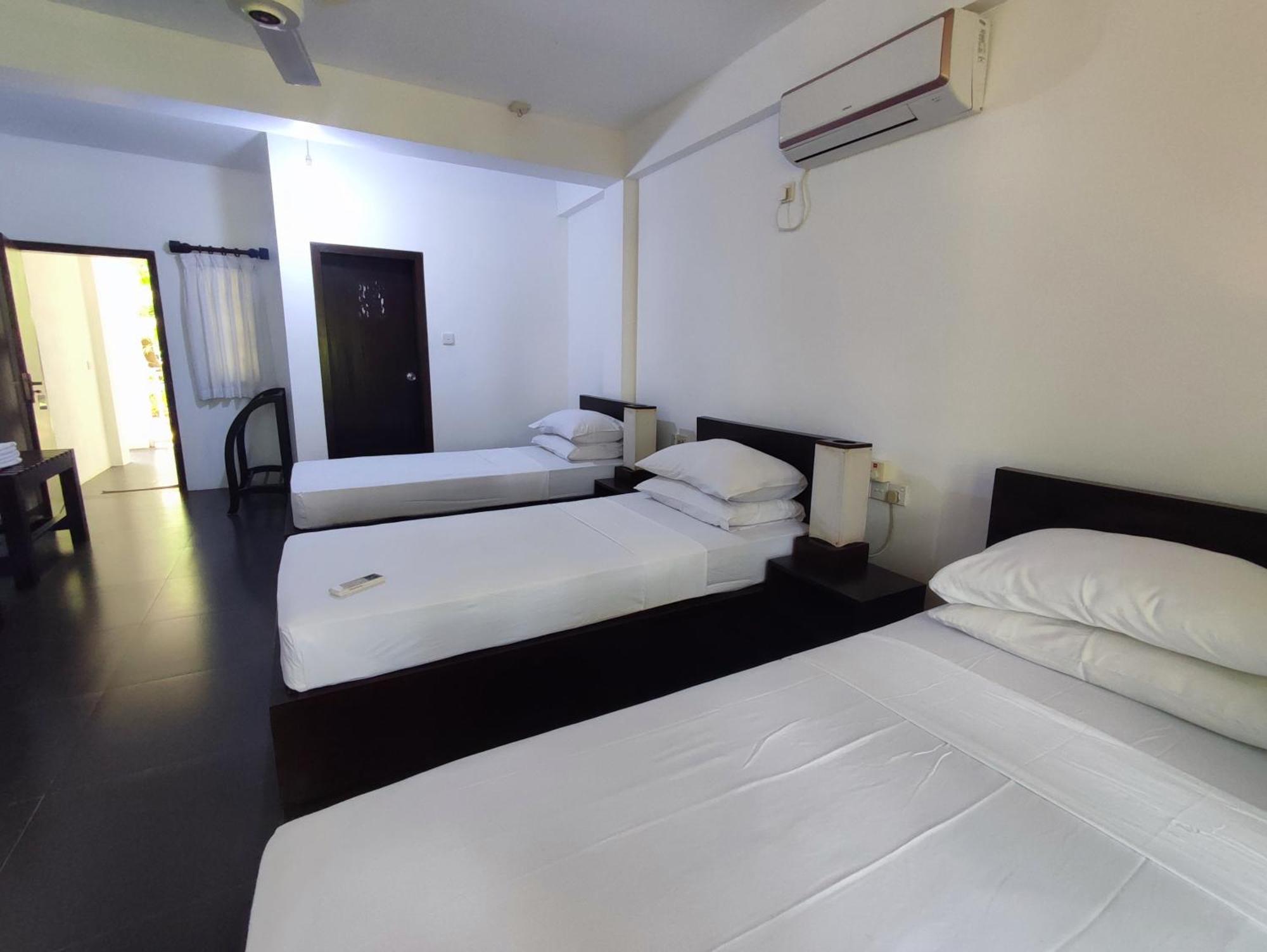 Lakmini Lodge Сигирия Екстериор снимка