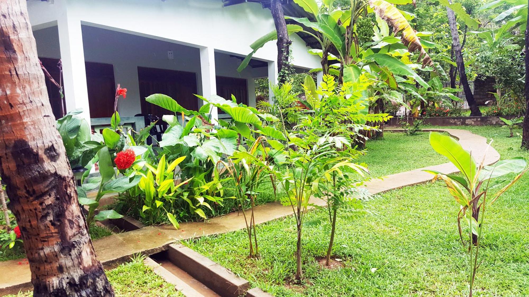 Lakmini Lodge Сигирия Екстериор снимка